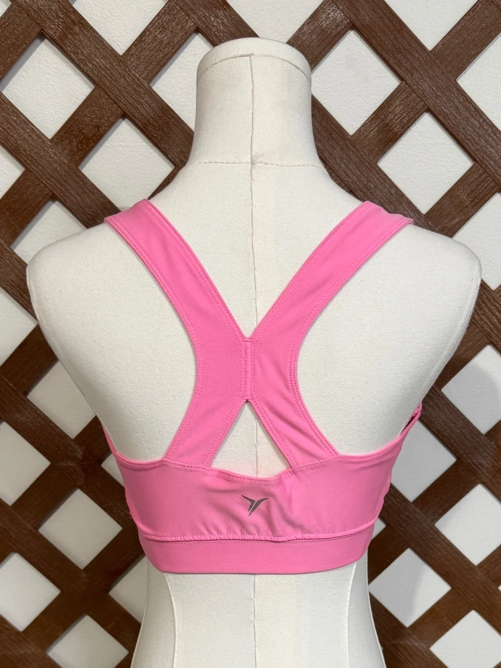 {Old Navy} Pink Mesh Panel Ruched Scoopneck Cutout Back Racerback Sports Bra